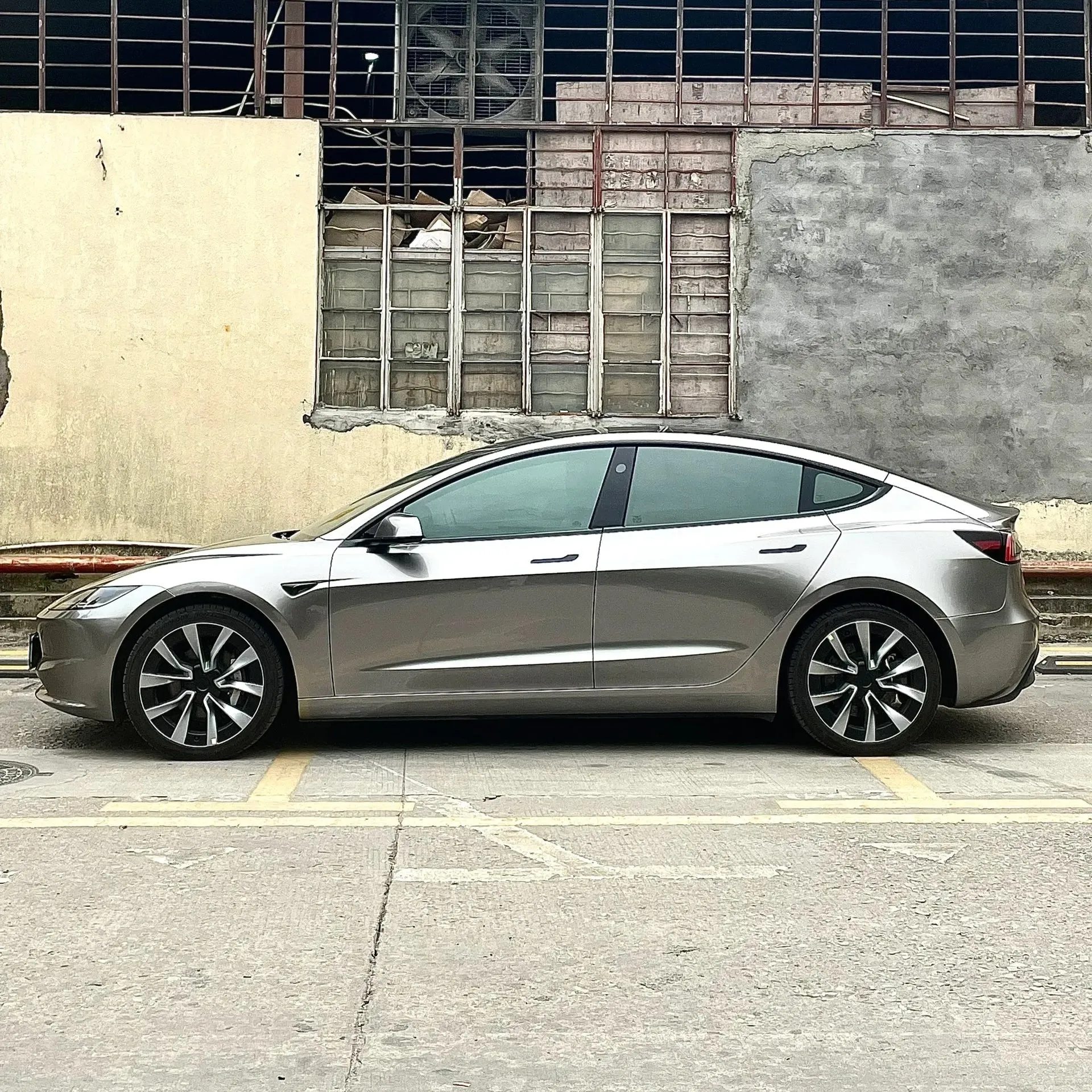 Gloss Metallic Liquid Chrome Gray Car Wrap