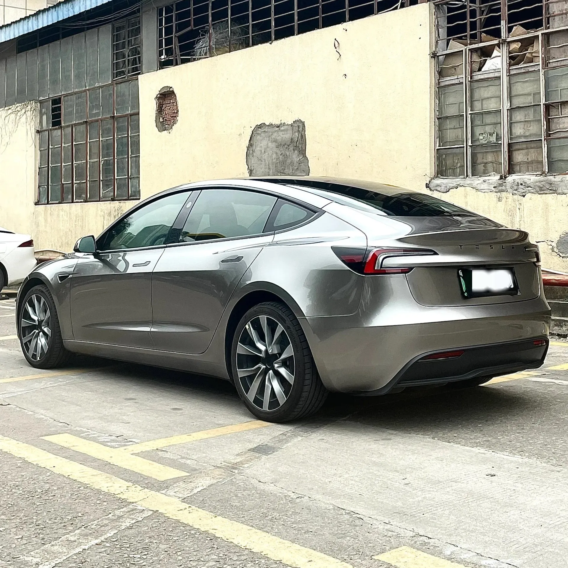Gloss Metallic Liquid Chrome Gray Car Wrap