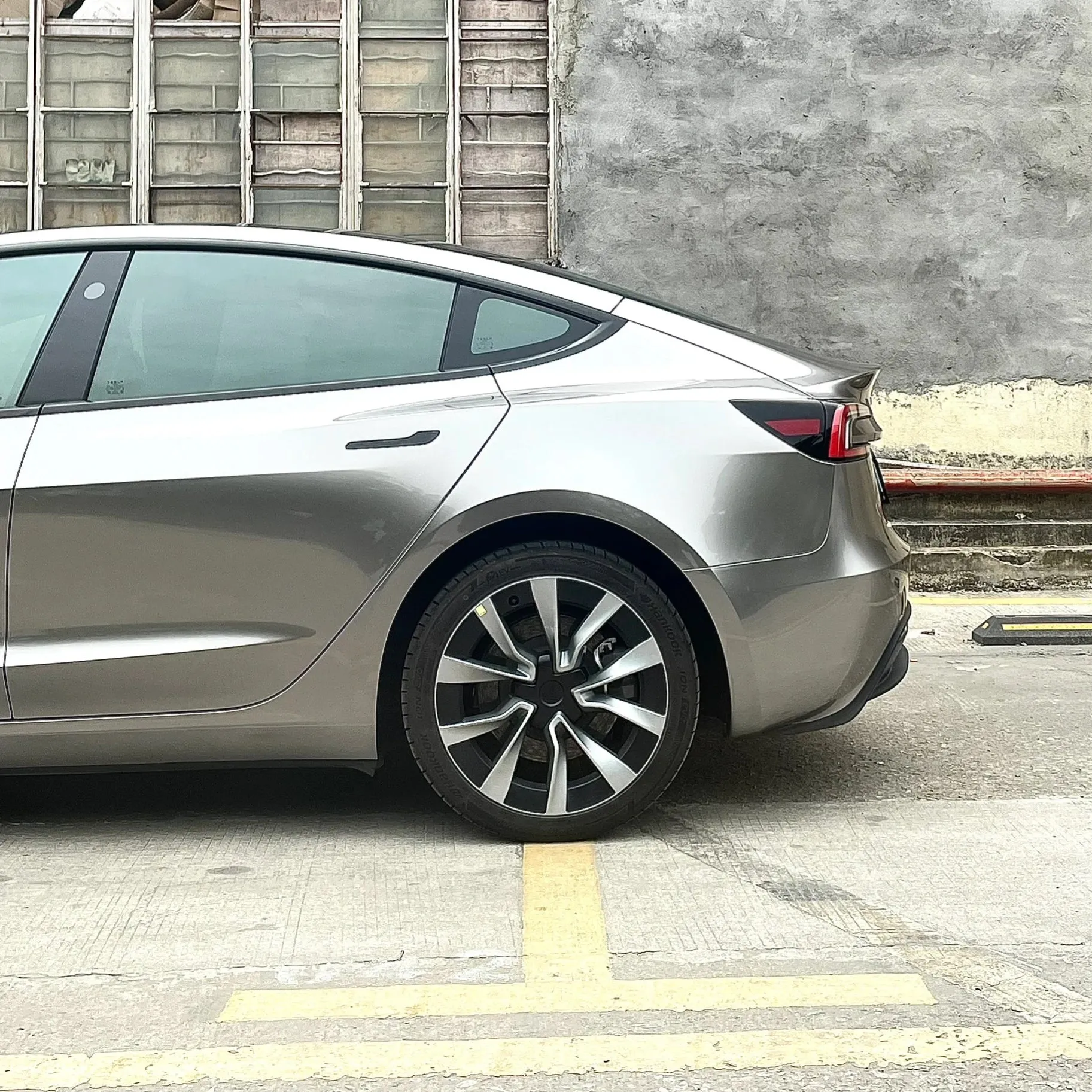Gloss Metallic Liquid Chrome Gray Car Wrap