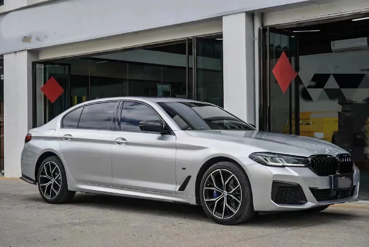 Gloss Metallic Titanium Silver Car Wrap